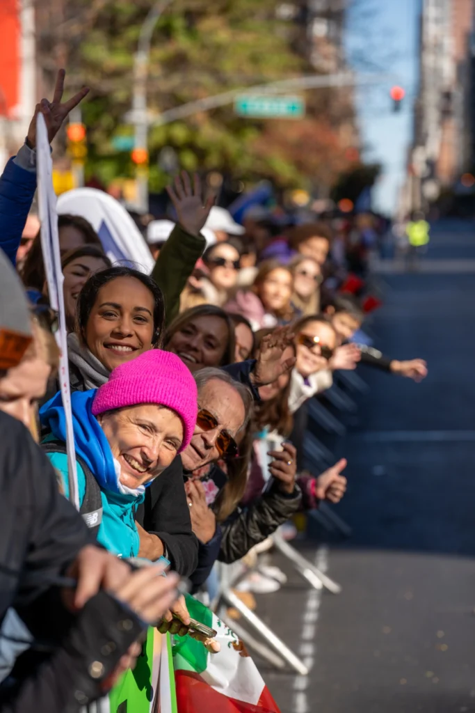 Público animando a los corredores durante el New York Marathon