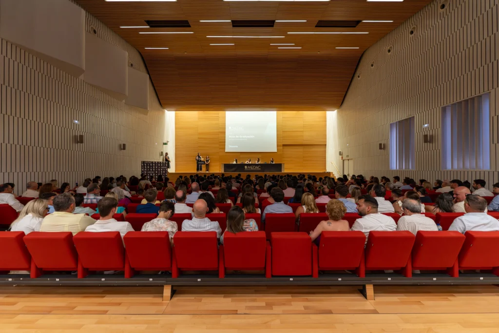 Asistentes durante una jornada sala embajadores Palacio de Congresos de Córdoba